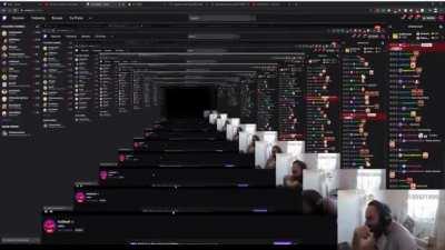 Стример нашёл и включил свой стоим. Как будто портал в ад