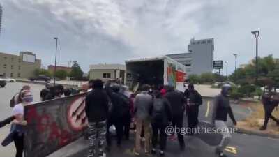 In The Wake Of The Breonna Taylor Protesters Gear Up For A Long Night