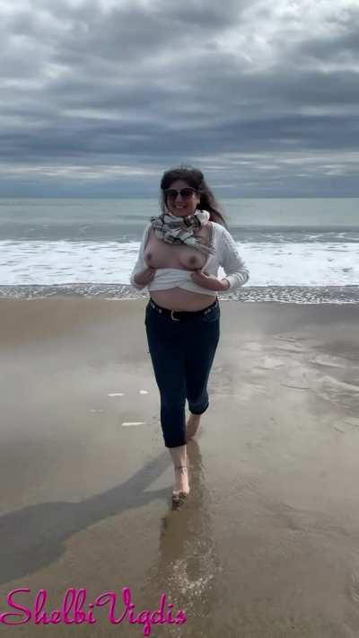 Flashing while running on the beach. Watch my boobs jiggle! [GIF]