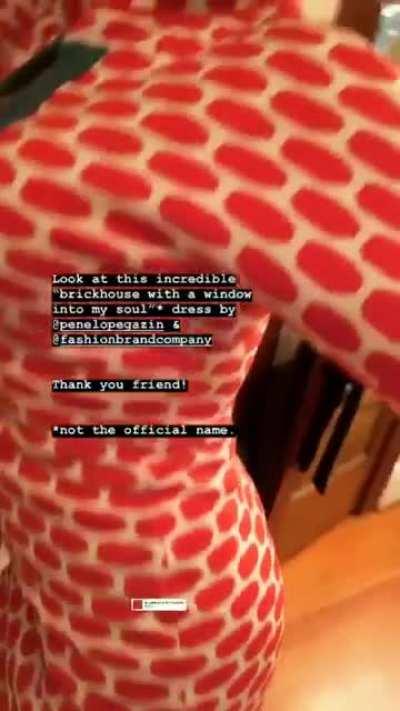 Those curves in that dress🤤