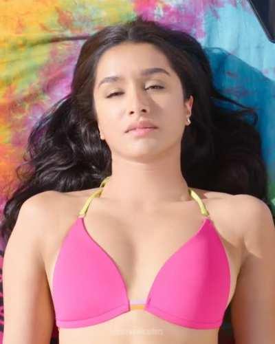 Shraddha Kapoor's Bikini scenes from the movie 'Tu Jhoothi Main Makkaar' - Scene 1