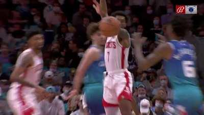 [Highlight] LaMelo Ball no look pass to a Jalen Mcdaniels three pointer