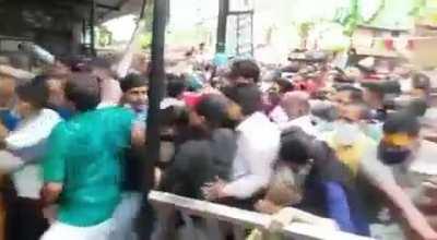 Ujjain, MP - Devotees including women & children, were injured on Monday following a stampede at famous Mahakaleshwar Siva Temple, VIPs like CM Shivraj Chouhan & Uma Bharti also present | First Monday of Sawaan is a very auspicious day to sell one