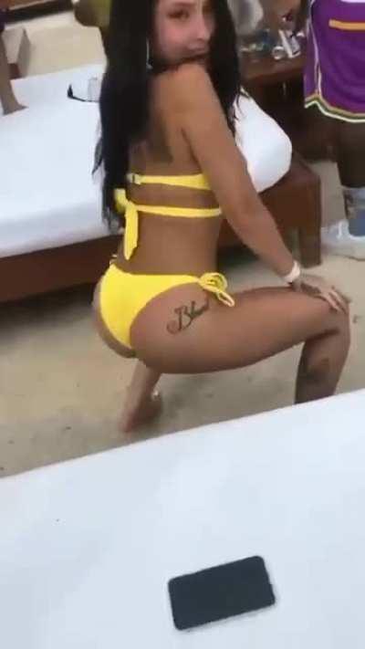 Rules: 1.This is the only person that is allowed to be posted. 2.Videos and Images are fine. If you do links, use Redditgifs 3.Hit me up in my messages on Reddit of u want to start posting or become a mod