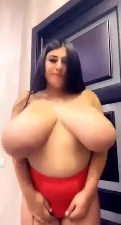 Massive TITTY CLAP - EPO68