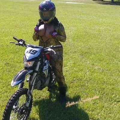 Squirtgoddess5 wanted to stop by and say hi