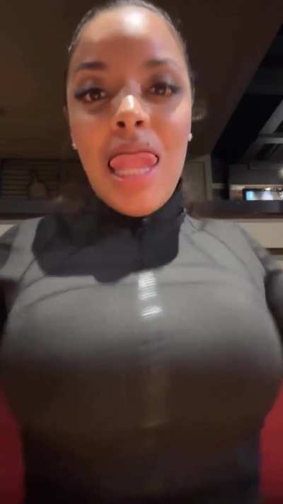 She know what she doing