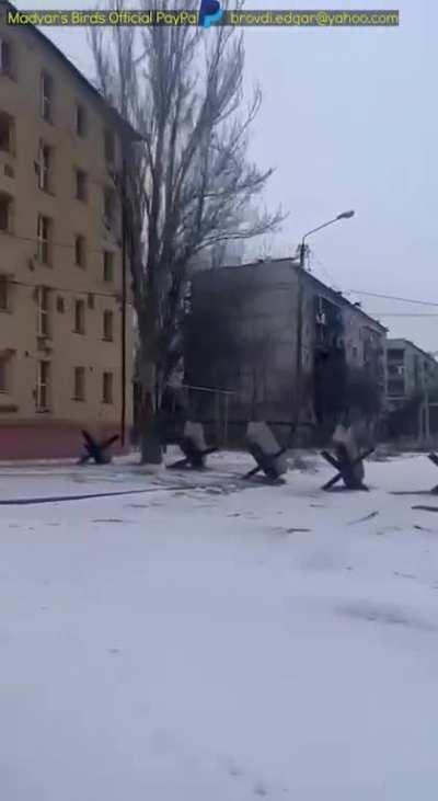 Magyar. Driving through Bahmut, explaining the situation. 13 Feb. Subtitled.