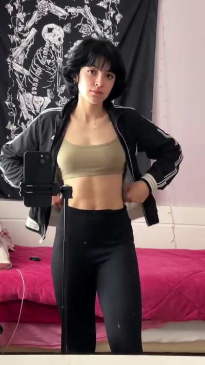 Vanessa Zem (@vaneeeer_)