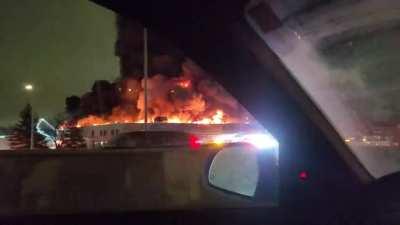 Massive Fire in a building in Montreal near a highway 1/23/2023