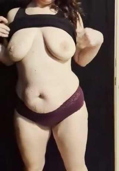 I hope you like curvy mom bods