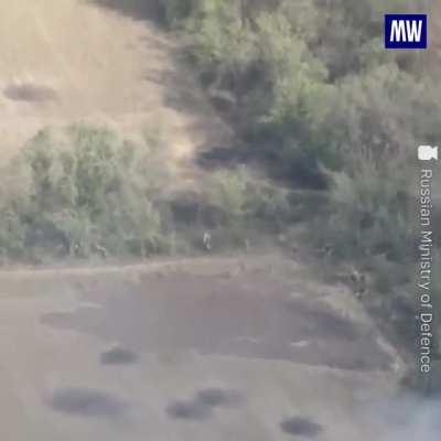 Drone footage of a combat between the Armed Forces of Ukraine and Russia's airborne troops, October 2022