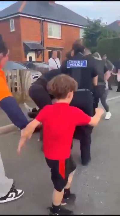 Generalized fighting and escalating rapidly.