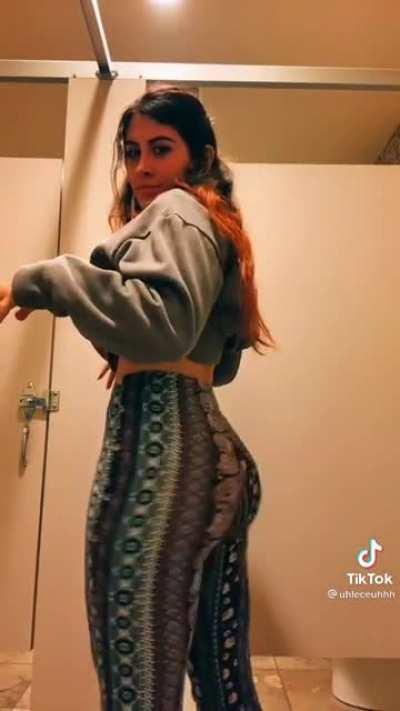 Soft & Jiggly No.484 😍🍑