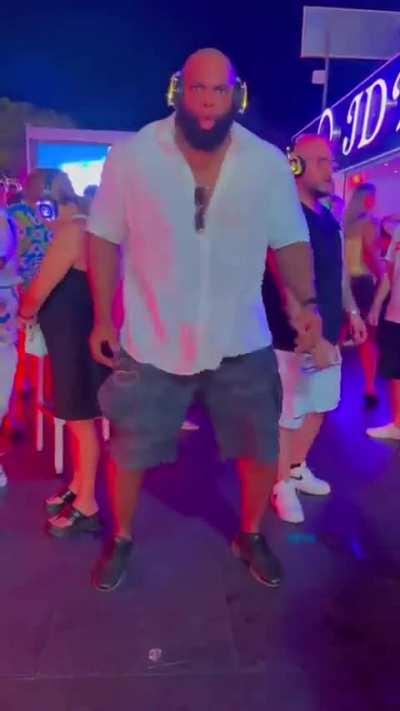 [Shitpost] LA Adaptation of Mad Monk Urouge 🤣🤦🏽‍♂️🔥