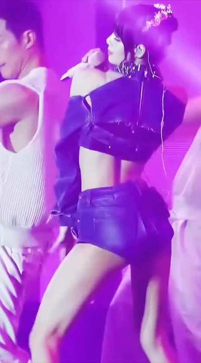 lisa cheeks 💦 (enhanced to 2k)