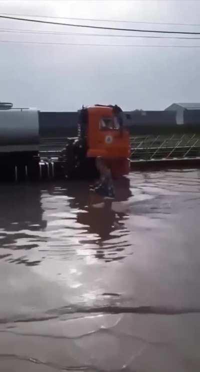 It turns out that in this weather, a scooter and shorts are comfortable!