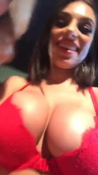 Bimbos flash tits