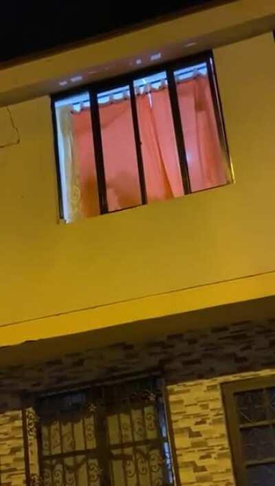 Nu te duce niciodata neanuntat la prietena acasa