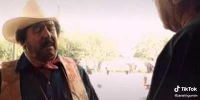 Los gringos justificando sus armas: