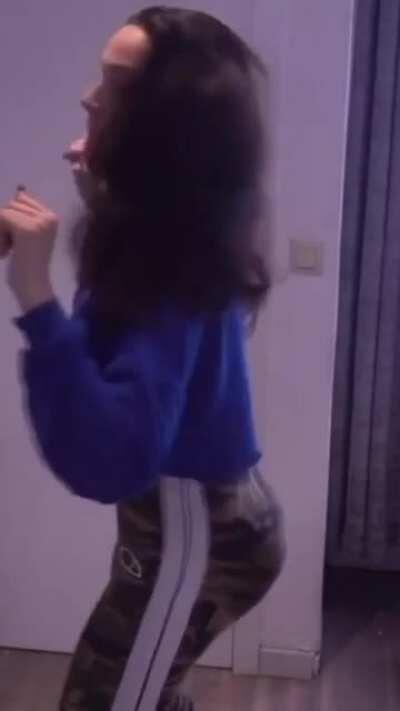 Dunjahh twerking 🍑