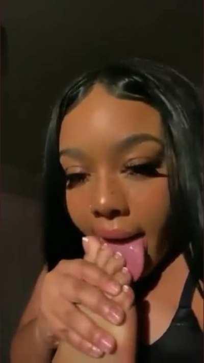 Self Worship Vid 🥴💦 DM me to buy the whole video 💵💯