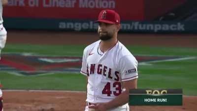 [Highlight] [Highlight] Julio Rodriguez crushes a two-run bomb to open up the scoring in the 3rd!