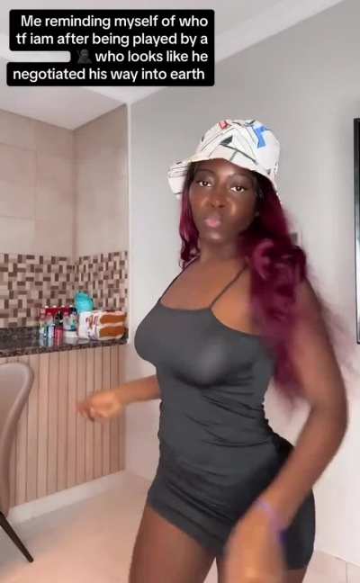 She don’t know she a 6/10 with a fat ass 😭