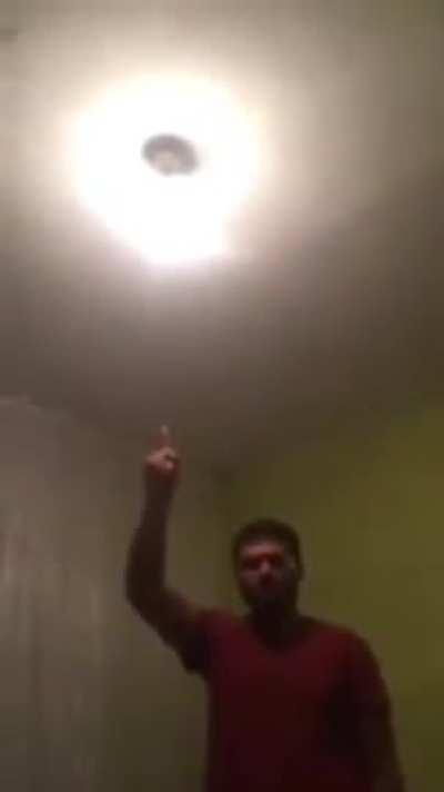 Lanet olası simgeye haddini bildiren adam