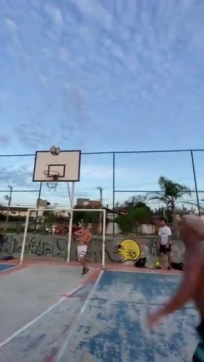 son una raza superior sin dudas