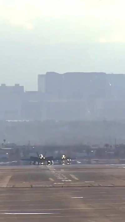 Navy vs Air Force pilots landing styles