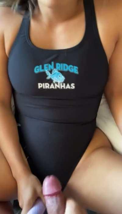 Cumming all over her body🤤