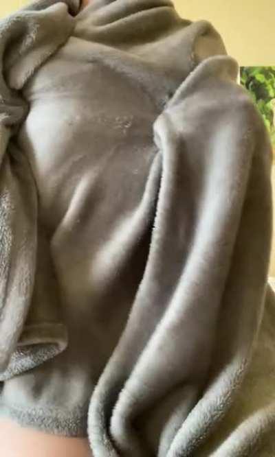 Do you like my thighs? I never focus on them on my account.. maybe I should change that? 😅