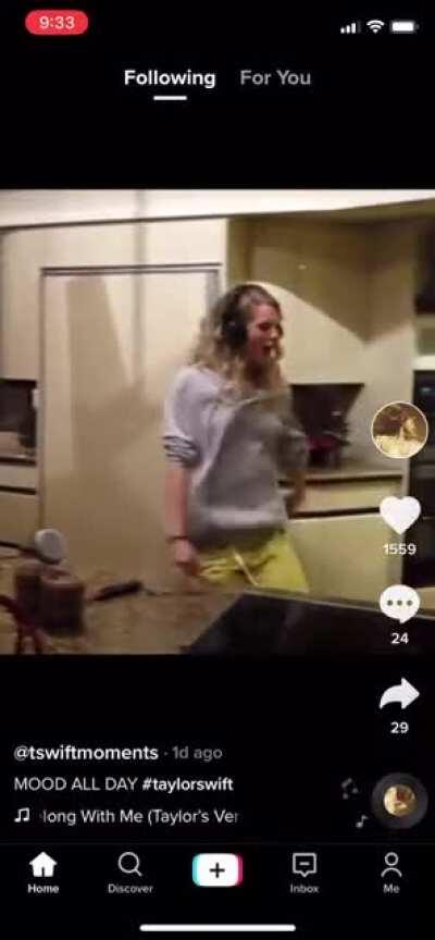 Love this thin sweatshirt