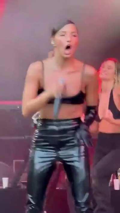 Julia Wieniawa skaczące cycuszki 🤤🍆💦