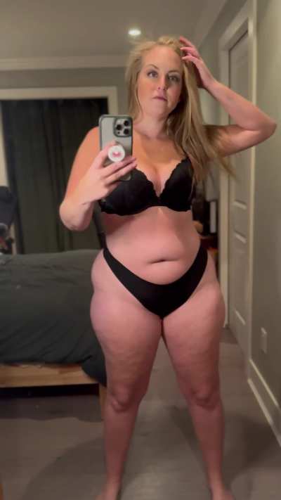 I’m a 34-year-old chubby single mom with one kid. Would you still tap this mombod?