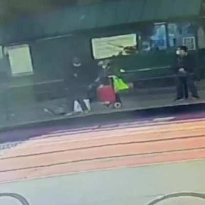 2 Asian senior women stabbed while at a bus stop in San Francisco