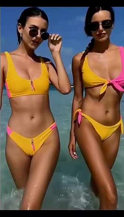 Big sis VJ sportin a camel toe