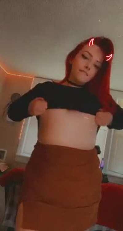 Quick titty drop to start your weekend off the right way