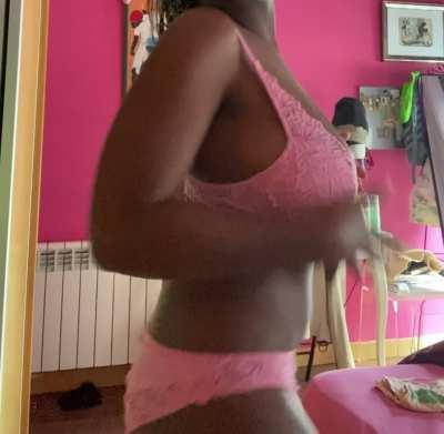 Only say hi if you like 19 year old asses!