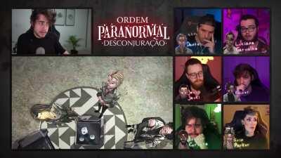 você escuta um ruído...