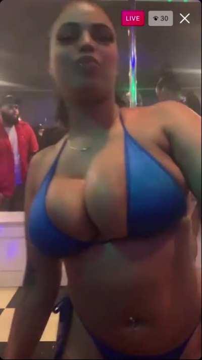 Got damn her shit be clapping back 😩😩