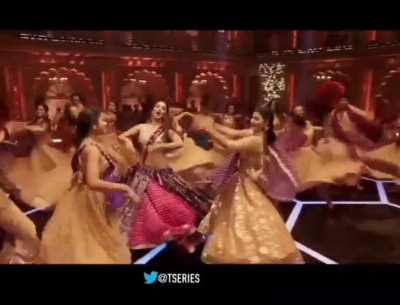 Kiara advani as a bollywood dancer is quite underrated . She always has that grace while dancing and also noticing her expressions are always on point while dancing