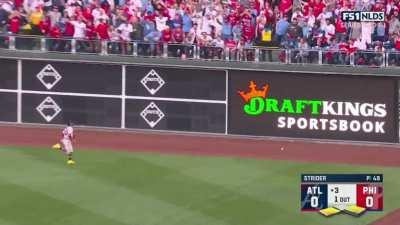 [Highlight] Stott gives the Phillies the lead with an RBI double!
