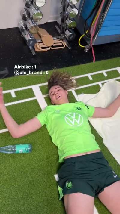 Jule Brand looking so good