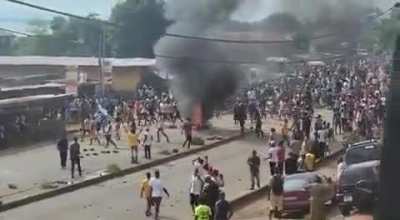 Demonstrations turn into riots in Sierra Leone against the high cost of living, the deterioration of living conditions and the President. Six police officers and at least 21 demonstrators were killed. Authorities have cut off internet access and imposed a