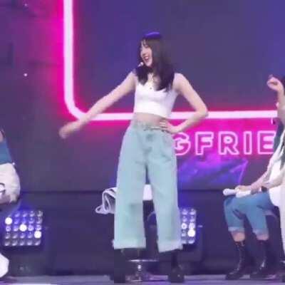 Yerin hits the dance floor. 😅