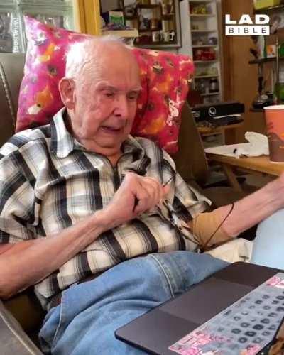98 year old veteran brought to tears by technology bring his late wife's photos to life