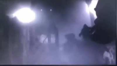 Short clip of 22 SAS and SFSG breaching a residence as part of a Night time DA raid in Iraq