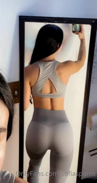 she looks so good in leggings 🥵